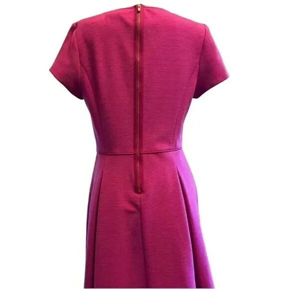 Banana Republic Women's Fuschia Poly/Cotton/Spandex V-Neck Short Sleeve Pleated - Picture 10 of 14